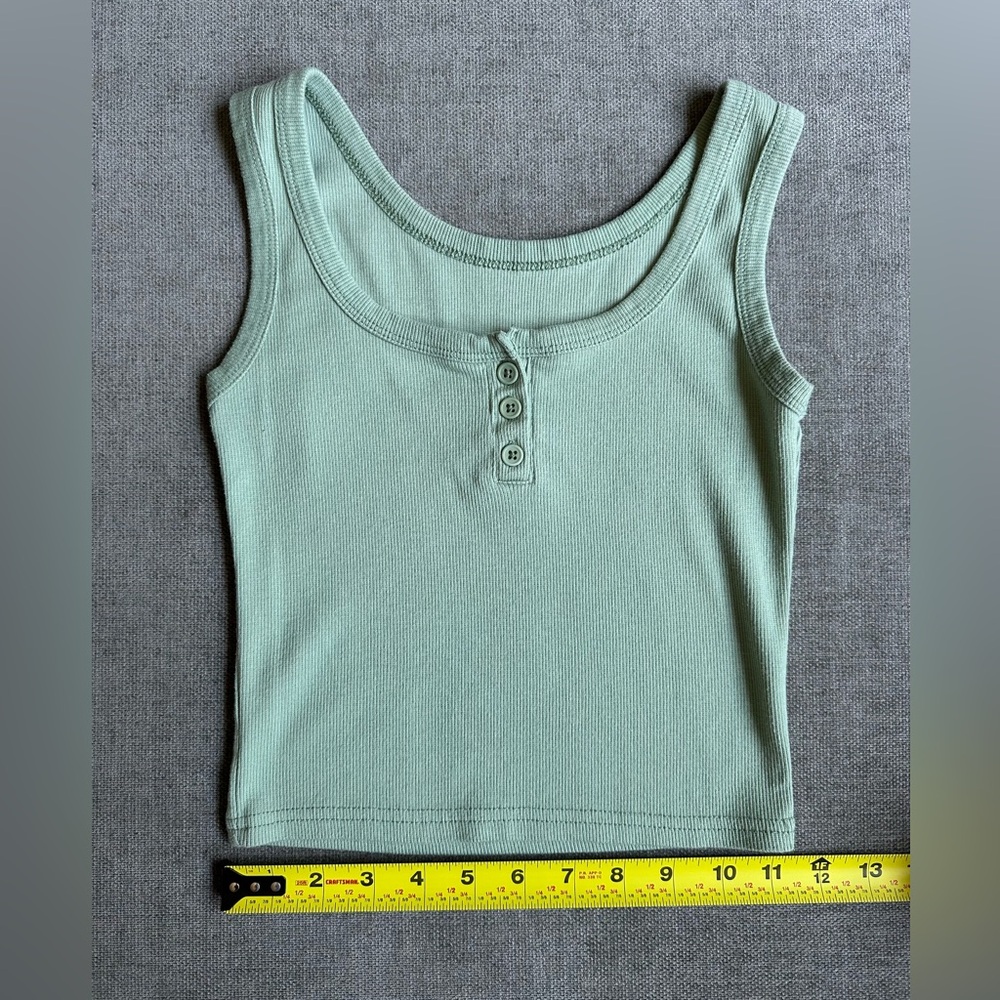 Green Ribbed Cropped Tank Top - Picture 5 of 6